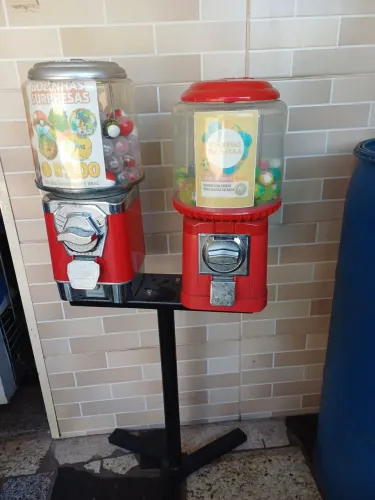 Maquininha de bolinha e brinde