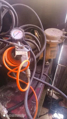 Compressor com manqueira e bico com manômetro 