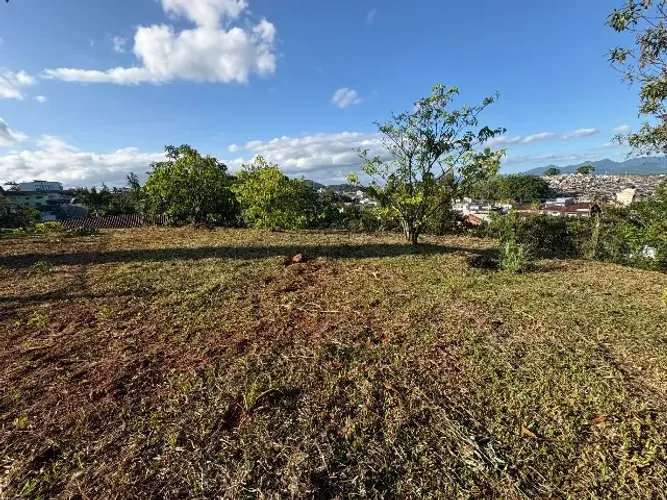 Terreno 420 m² no Iririú com vista para a Baía - Venda ou permuta parcial