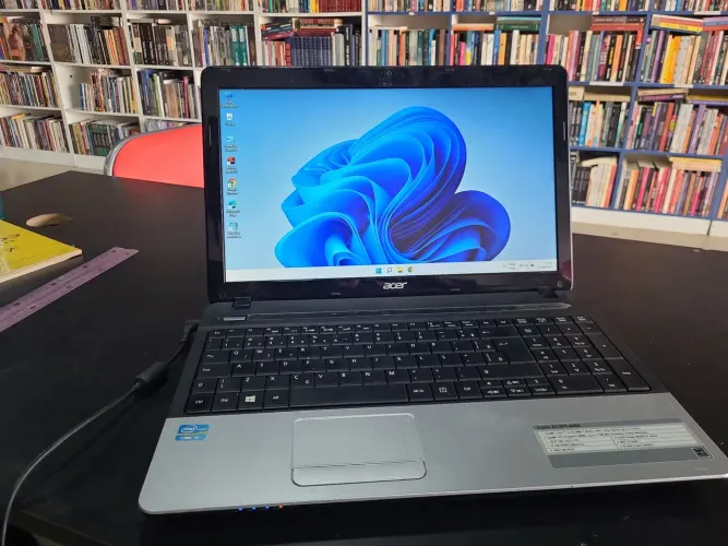 Notebook acer i5 de 3* geração 6gb ram ssd de 128gb bateria nova estado de zero