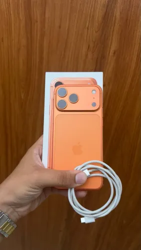 iPhone 17 pro Max 512Gb seminovo impecável.