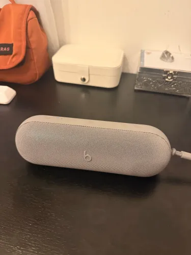 Beats Pill - Caixa de som Bluetooth sem fio e carregador portátil via USB-C