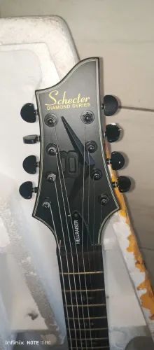 Guitarra Schecter 8 cordas