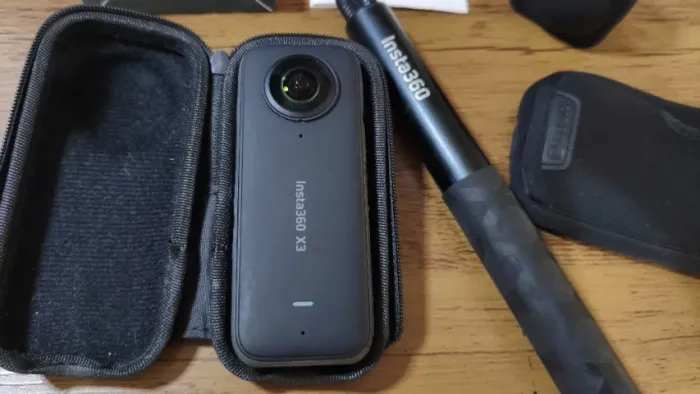 Insta360 X3 com Acessórios - Vídeo 360 em 5.7K