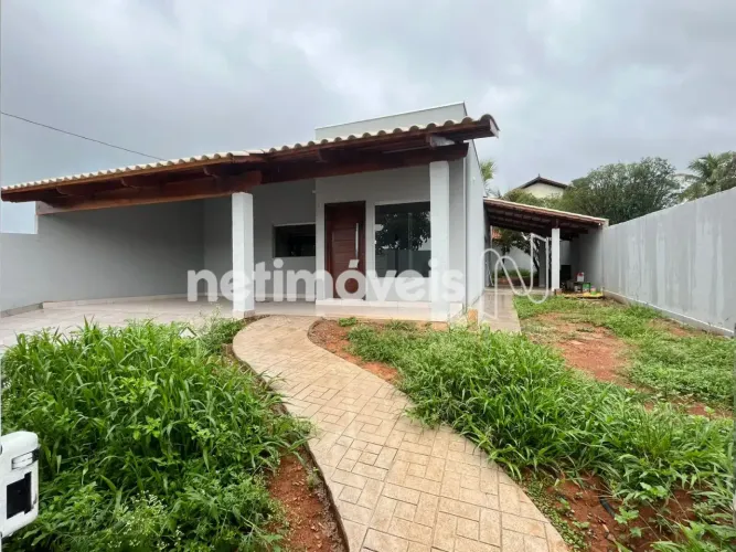 Casa à Venda em Felixlândia 3 Suítes | Excelente Localização | Garagem para 4 Carros