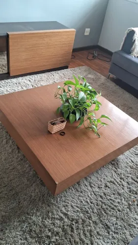 Mesa de centro em Madeira Medidas 1.00x1.00x0.30 retirar na Savassi