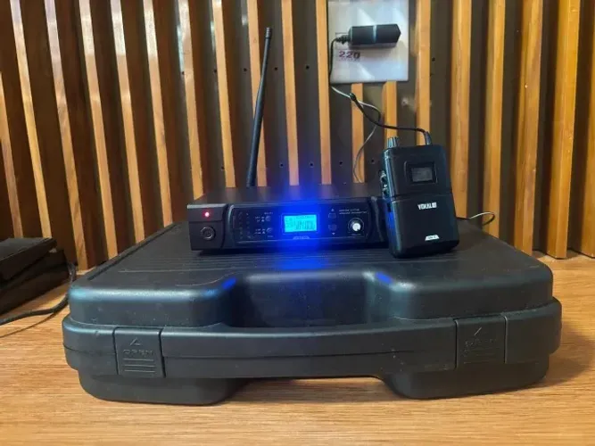 Monitor Retorno In Ear Sem Fio Vokal VMT-50 UHF com Maleta Rígida