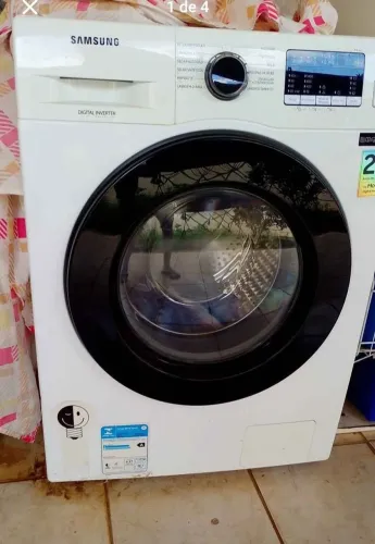 Lava e Seca Samsung 11 kg, modelo WD11M4473PW - Excelente Estado