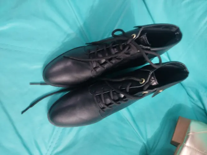 Bota coturno feminina via uno preta