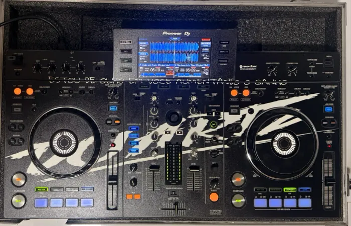 Pioneer XDJ-RX + Case Profissional - Sistema DJ All-in-One | R$ 9.999