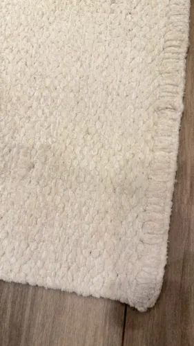 Tapete Off White - Medidas: 3,08M x 2,44M