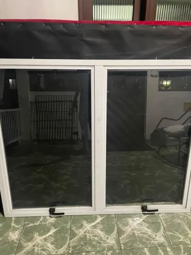 Vendo janela de alumínio com vidro