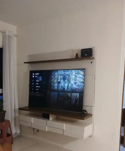 Painel de Tv (Suspenso com duas portas vasculhantes)