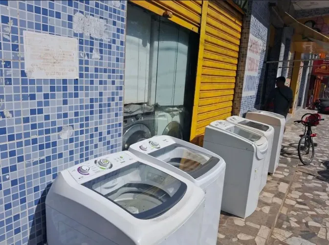 Máquinas de lavar roupa modelos variados e lave seca  