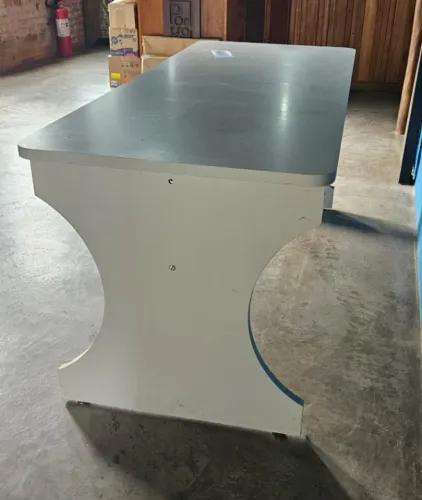 MESA EM MDF BRANCO