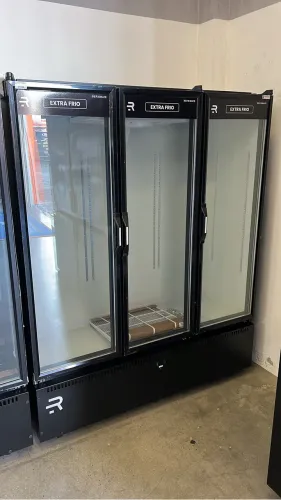 Cervejeira expositora 3 portas extra frio 950 litros nova 