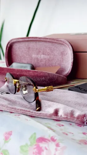 Óculos de Sol MiuMiu Três Peças Dourado