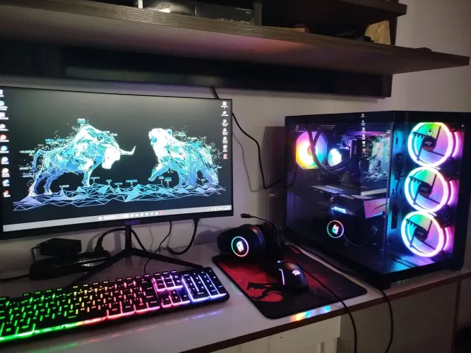 PC Gamer Ryzen 7 5700x + Placa de Vídeo RX 7600 8GB + Memória 16GB + Monitor 23.8 Curvo