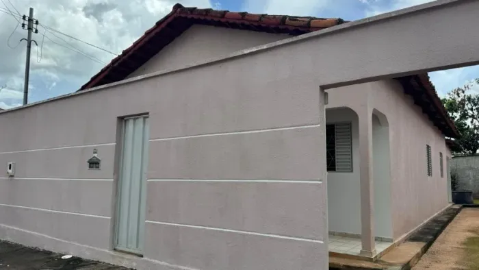 Casa no Setor Oeste, 3 quartos, 2 salas, cozinha, 2 banheiros, 1 dispensa, Paraíso/TO