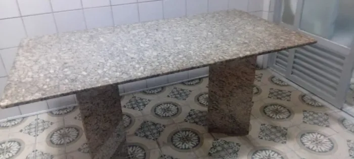 Mesa granito com pes em granito
