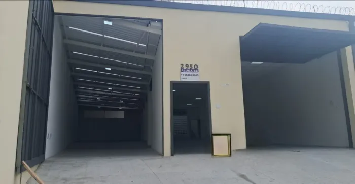 Galpão na Avenida Santa Catarina, 2950 - A 450 m²