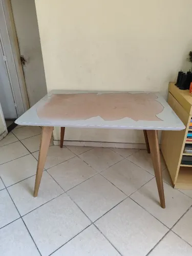 Mesa retrô.
