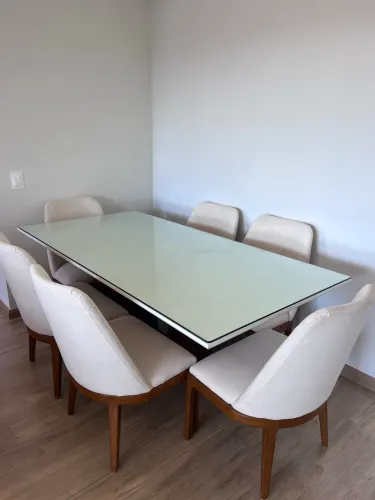Mesa com vidro + 6 cadeiras