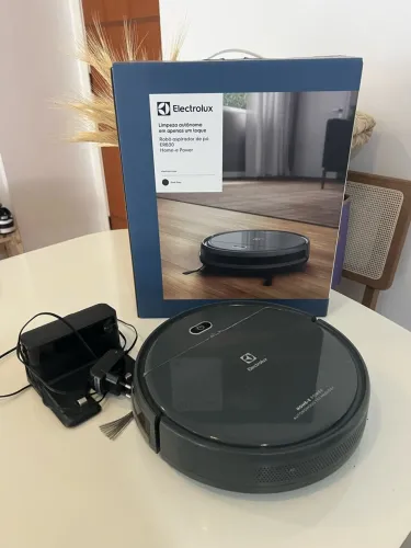 Aspirador de po robo Electrolux ERB30 bivolt preto sensor antiqueda. 500,00.