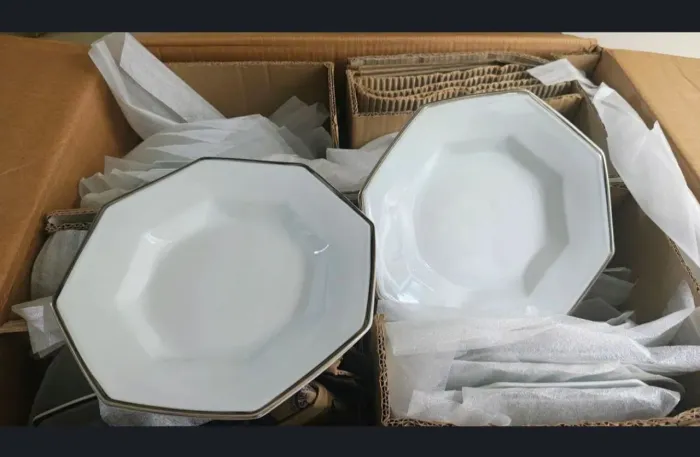 42 peças porcelana jantar Schimidt, nunca usado, na caixa original