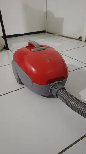 Aspirador de Pó Electrolux Nano 1000W Vermelho - Funcionando