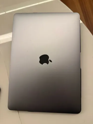 MacBook Pro Retina 2019 Touch Bar e Touch ID e Magic Mouse