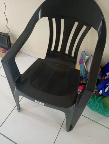 Mesa e cadeira de plástico 