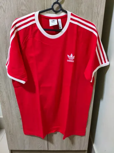 Camiseta Adidas Originals 3 stripes vermelha Tam G
