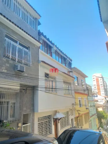 CASA DE VILA NO CORAÇÃO DO MEIER