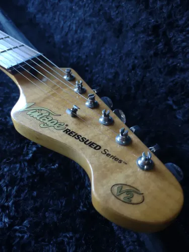 Vintage V2 Butterscot regulada por luthier Aceito trocas