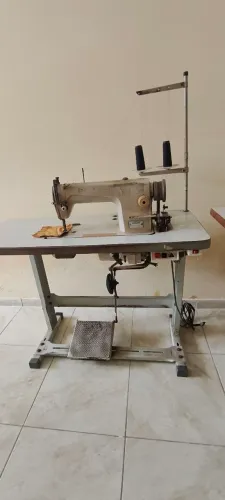 Maquina de costura Reta industrial em ótimo estado