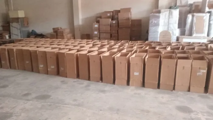 Caixas de papelão e papel