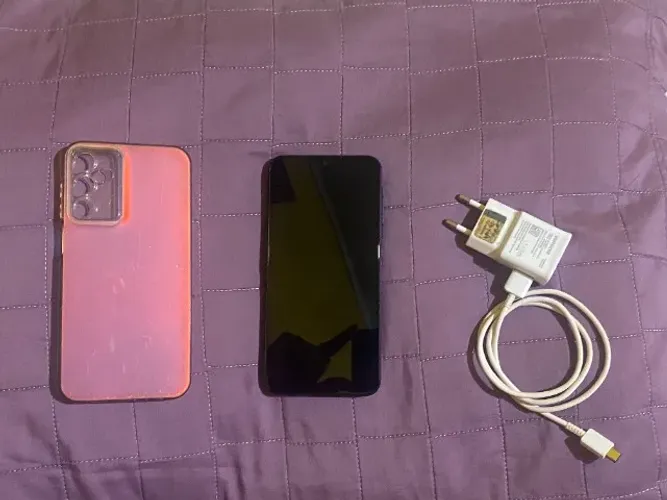 Samsung Galaxy A15 Usado - Capinha e Carregador