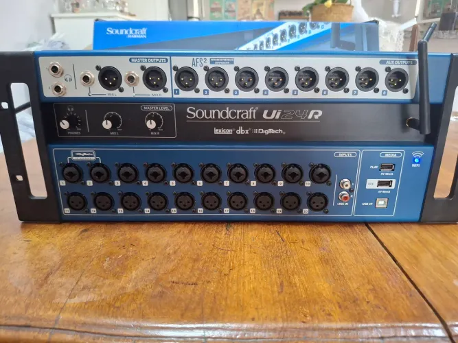 Mesa de som digital soundcraft UI 24 MUITO NOVA
