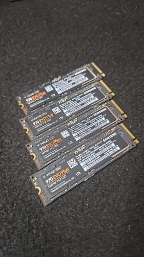 3 SSDs Samsung 970 EVO Plus 1 TB