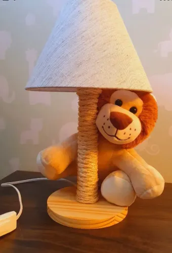 Abajur quarto infantil Safari / Leão 