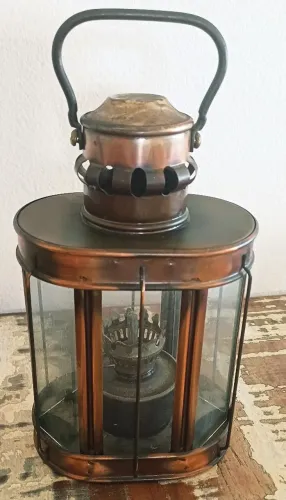 Luminária vintage a querosene, com vidros transparentes. Peça ideal para decoração.. ...