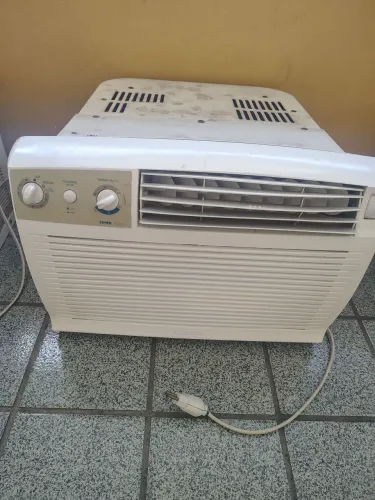 Vende se ar condicionado de janela 7.500 BTUs Consul whatsapp *15