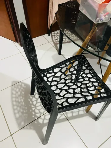 Mesa de Jantar de Vidro com 4 Cadeiras - Ótimo estado