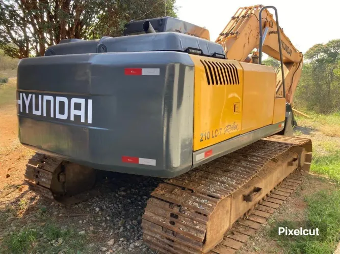 Vende-se Escavadeira Hyundai R210 - Pronta pra trabalhar!!