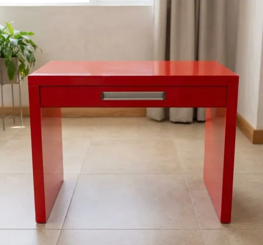 Mesa/Escrivaninha Vermelha com Gaveta para Estudo/Home Office/Notebook