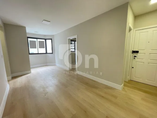 Apartamento de 2 dormitórios na Agronômica