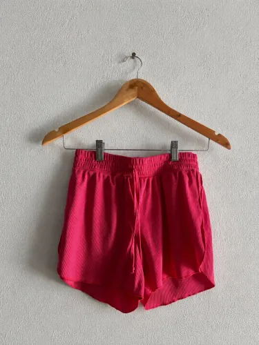 Short de malha canelada rosa