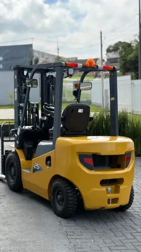 Empilhadeira Diesel 2.5 Ton triplex 