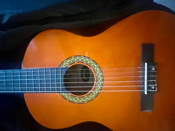 Lindo violão pra desapegar